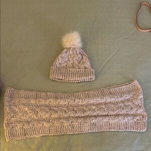 Steve Madden Cream Knit Beanie and Scarf Set